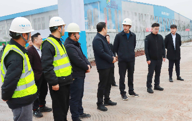 南溪經(jīng)開區(qū)黨工委副書記、管委會(huì)主任李勇一行蒞臨遠(yuǎn)東股份宜賓智能產(chǎn)業(yè)園調(diào)研指導(dǎo)